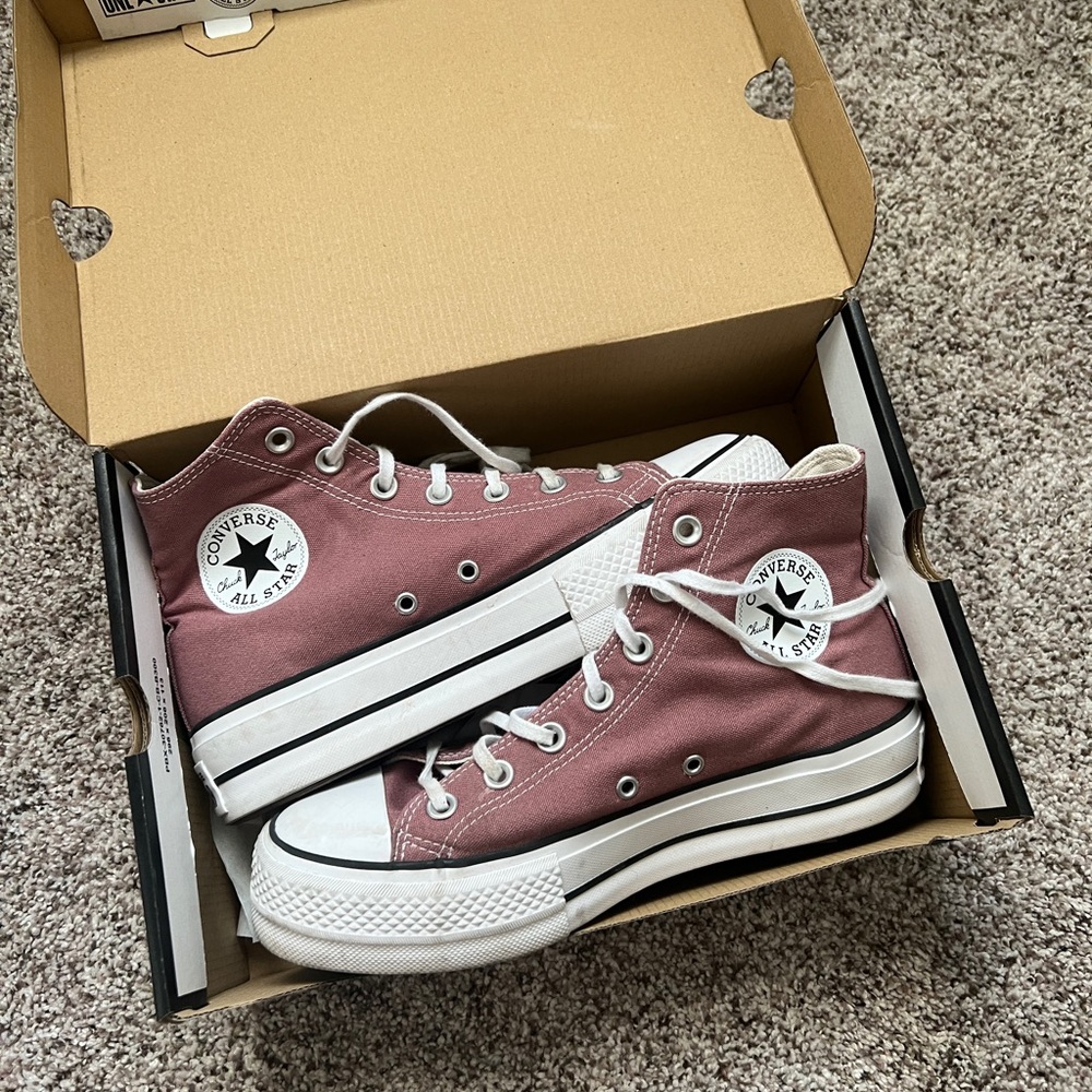 LIKE NEW Platform Hightop Converse - Mauve